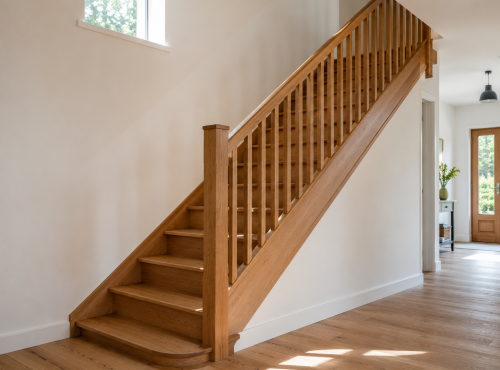 Escalier bois dans un hall d'entrée