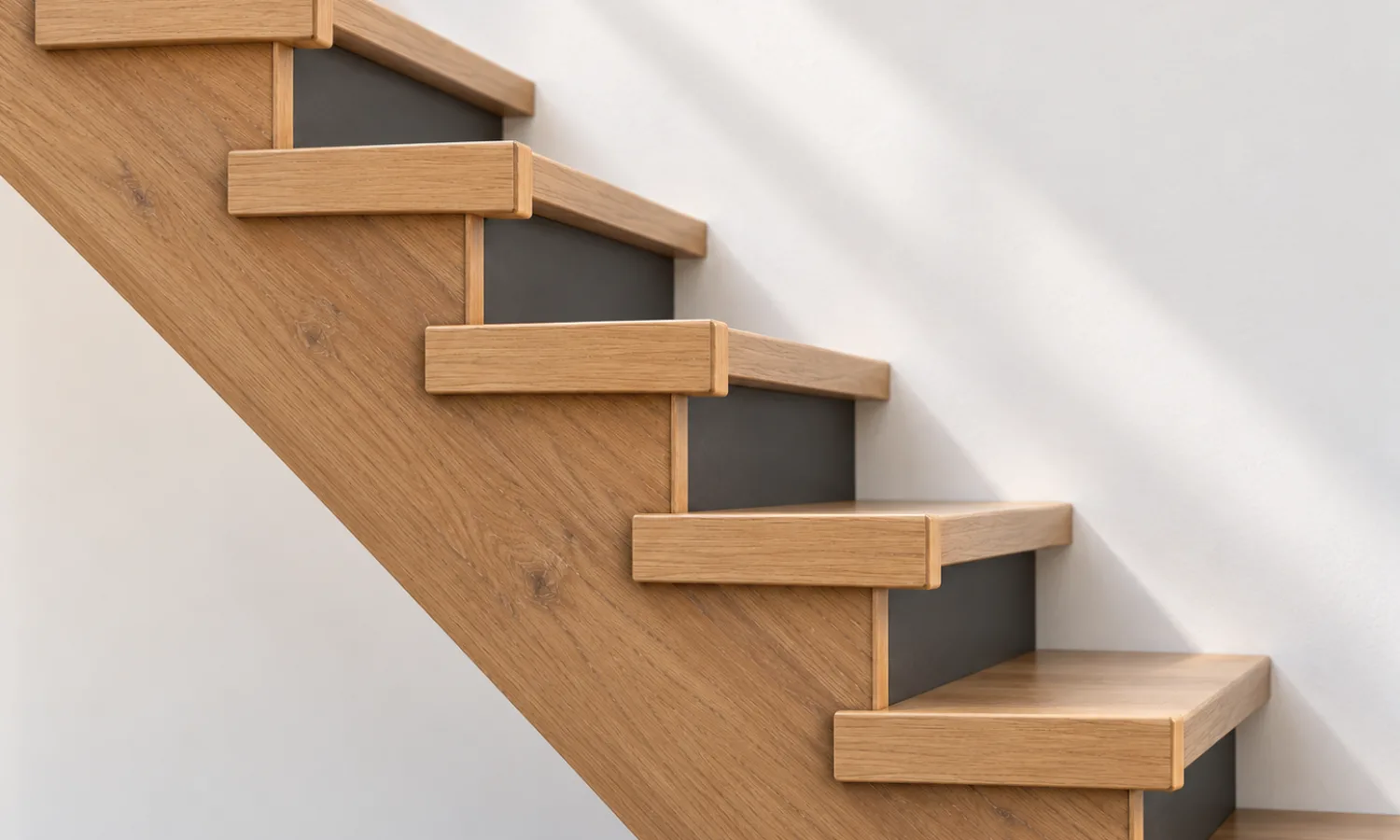 Escalier moderne avec retour de marche